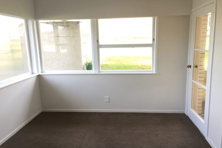 Photo of property in 22 Sorrel Crescent, Bucklands Beach, Auckland, 2012