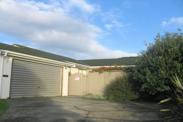 Photo of property in 7 Deveron Place, Tawa, Wellington, 5028