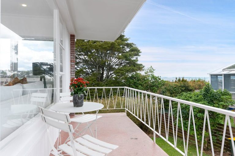 Photo of property in 3/47 East Coast Road, Milford, Auckland, 0620