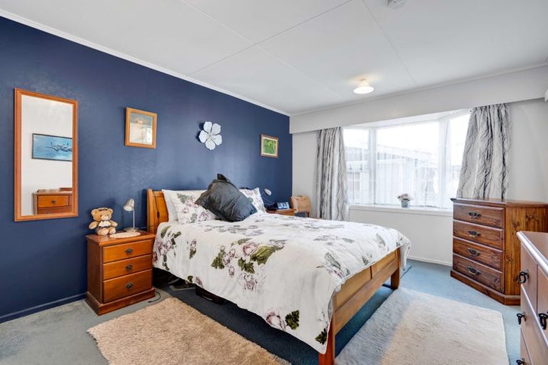 Photo of property in 22 Waiwera Place, Merrilands, New Plymouth, 4312