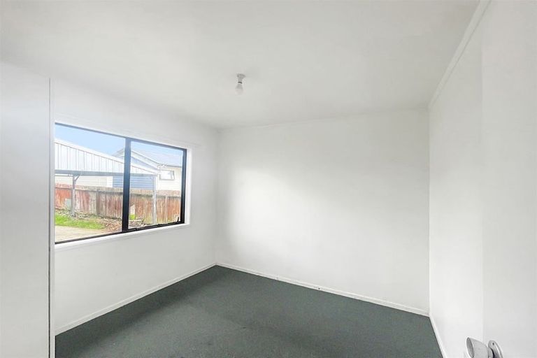 Photo of property in 16 Armada Drive, Ranui, Auckland, 0612