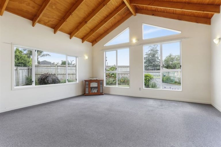 Photo of property in 10 Waione Avenue, Te Atatu Peninsula, Auckland, 0610