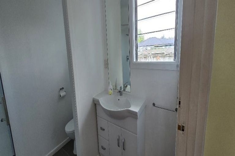 Photo of property in 67 View Road, Henderson, Auckland, 0612