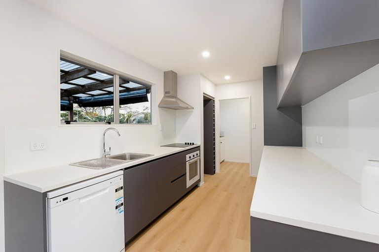 Photo of property in 12 Raelene Place, Massey, Auckland, 0614