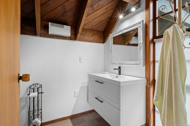 Photo of property in 261 Shakespeare Street, Leamington, Cambridge, 3432