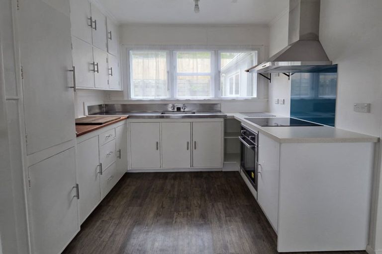 Photo of property in 8a-8b Devon Place, Cannons Creek, Porirua, 5024