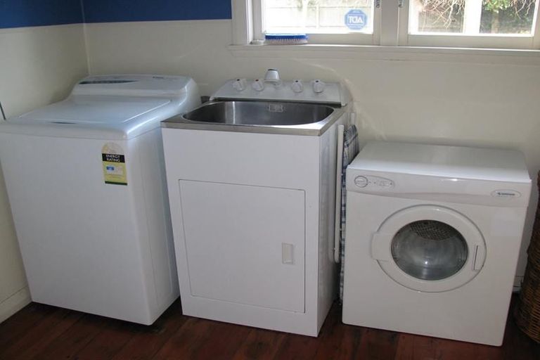 Photo of property in 11 Galway Avenue, Hokowhitu, Palmerston North, 4410