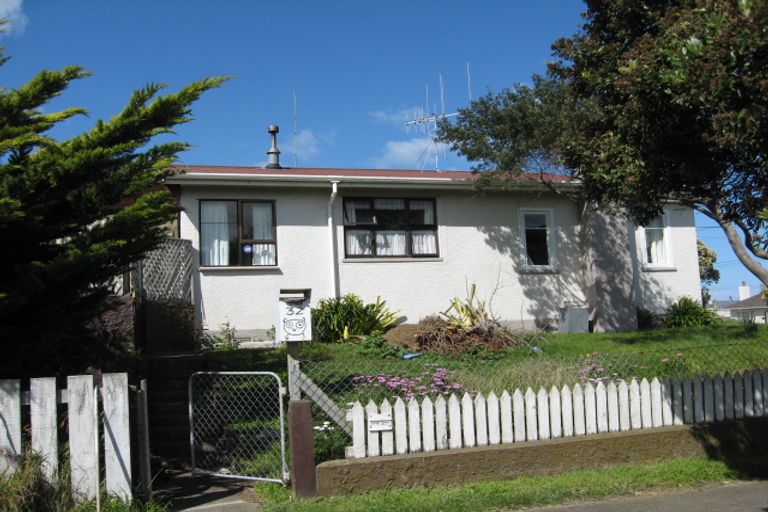 Photo of property in 32 Rangiora Street, Castlecliff, Whanganui, 4501