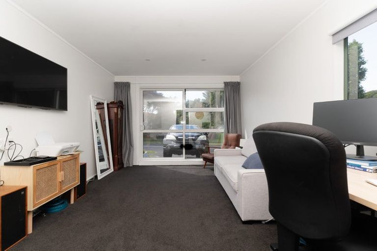 Photo of property in 13 Lanier Place, Glendene, Auckland, 0602