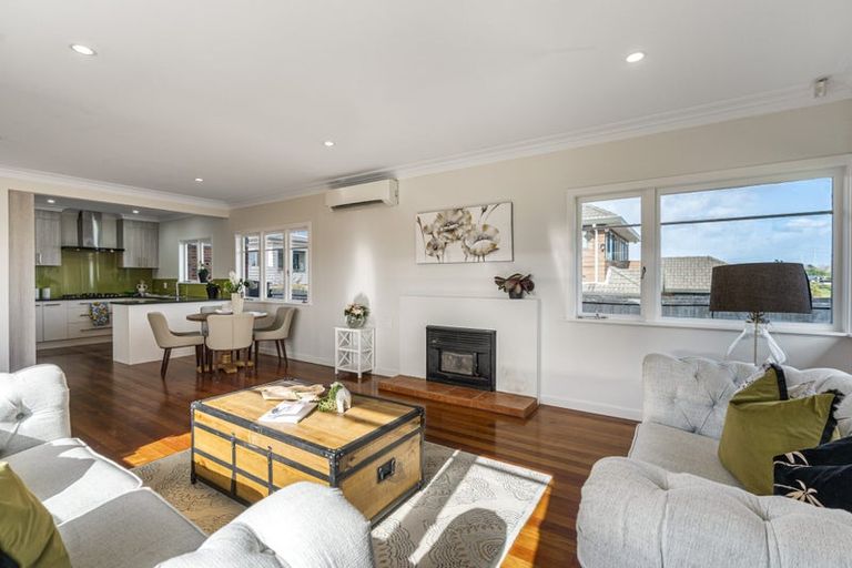 Photo of property in 22 Cliff Road, Papakura, 2110