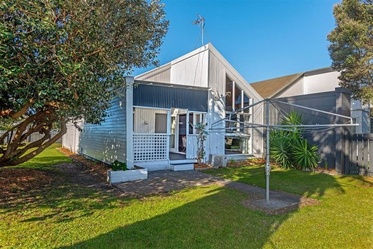 Photo of property in 28 De Lautour Road, Inner Kaiti, Gisborne, 4010