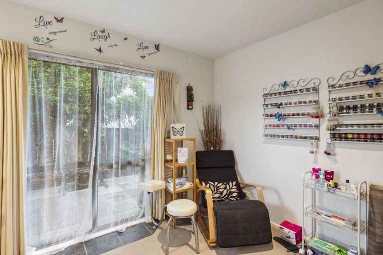 Photo of property in 8 Leigh Place, Paraparaumu Beach, Paraparaumu, 5032