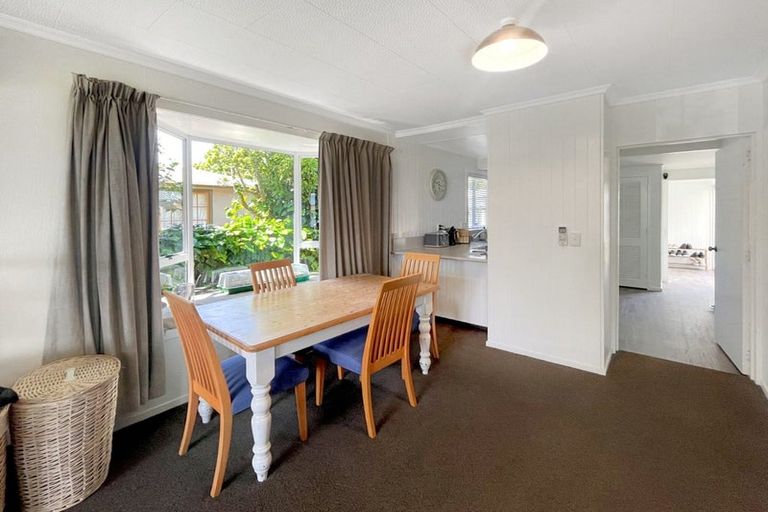 Photo of property in 8 Norwich Place, Awapuni, Palmerston North, 4412