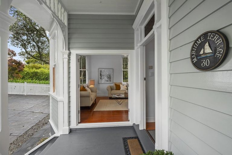 Photo of property in 30 Maritime Terrace, Birkenhead, Auckland, 0626