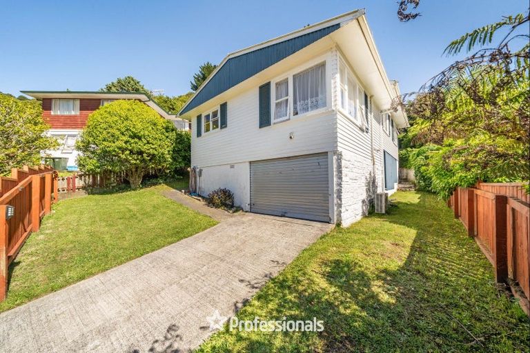 Photo of property in 8 Harlow Grove, Wainuiomata, Lower Hutt, 5014