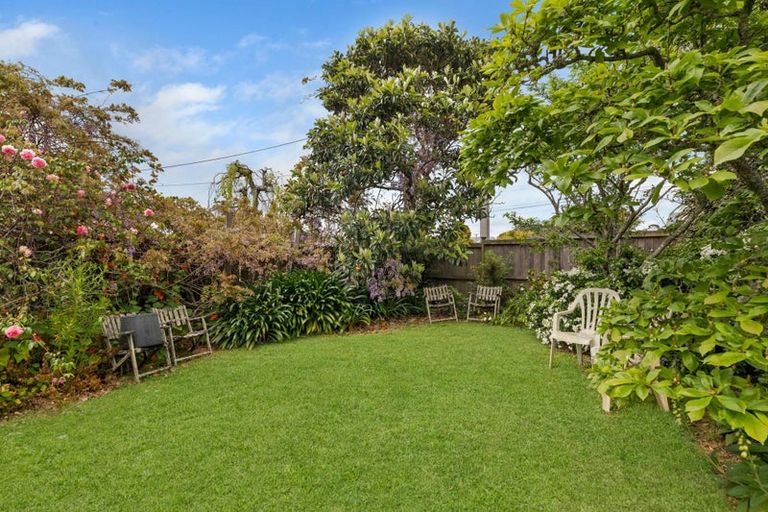 Photo of property in 36 Onewa Road, Northcote Point, Auckland, 0627