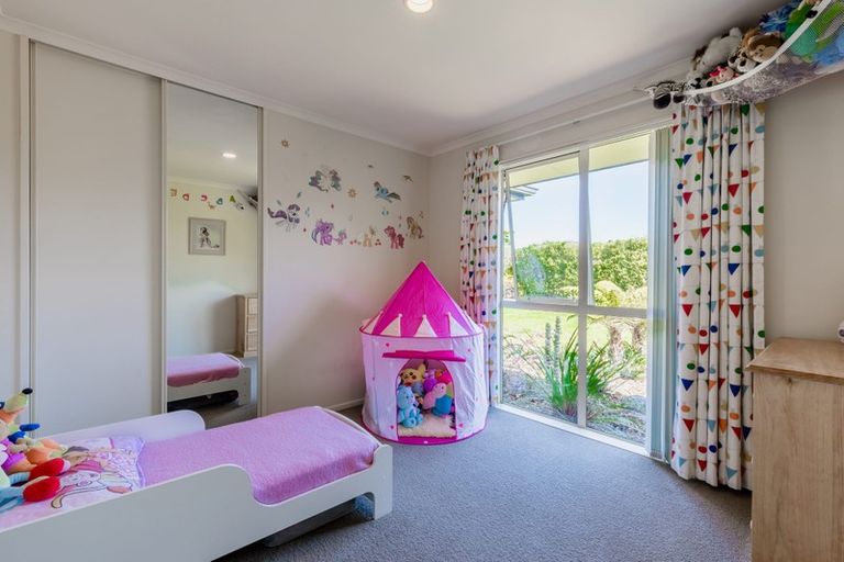 Photo of property in 6 Station Road, Huapai, Kumeu, 0810