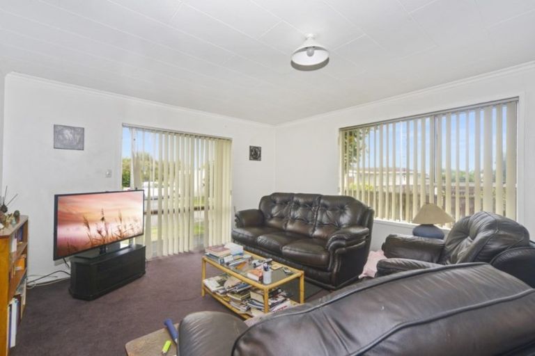 Photo of property in 8 Winiata Place, Otaki, 5512