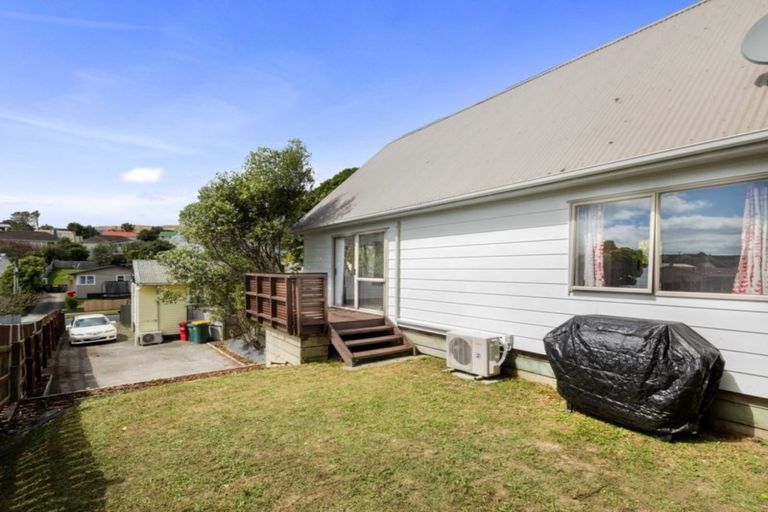 Photo of property in 20a Levant Street, Cannons Creek, Porirua, 5024