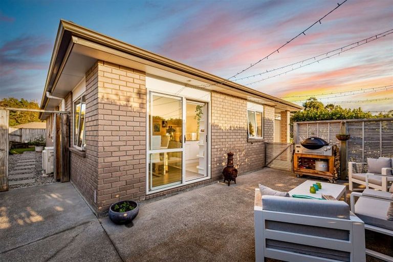 Photo of property in 14 Nirmal Place, Sunnyvale, Auckland, 0612