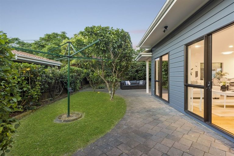 Photo of property in 1/13 Pinewood Grove, Botany Downs, Auckland, 2010