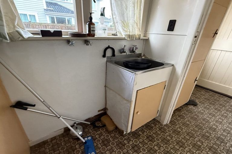 Photo of property in 12 Crete Avenue, Milford, Auckland, 0620