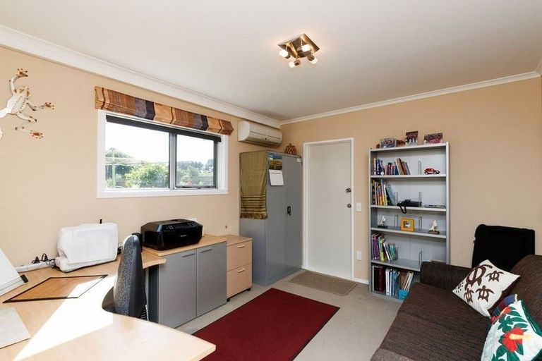 Photo of property in 95 Wikiriwhi Crescent, Awapuni, Palmerston North, 4412