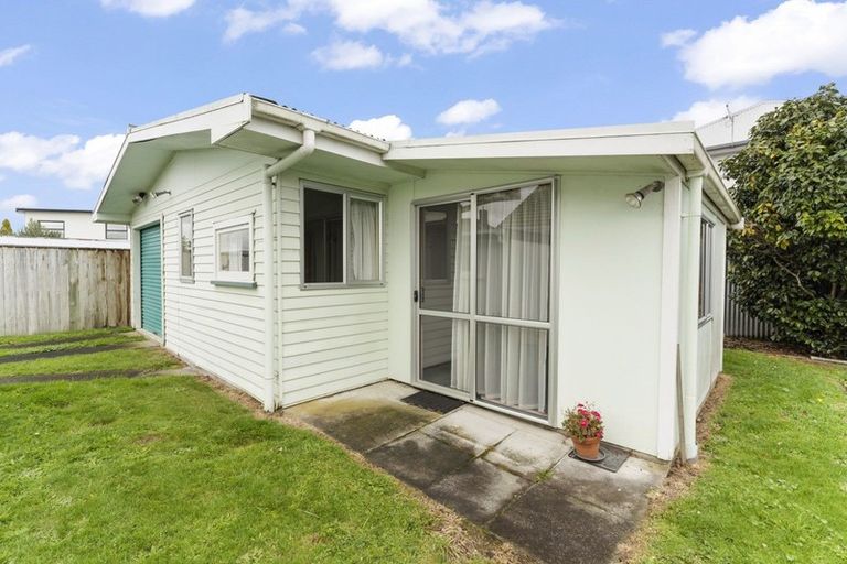 Photo of property in 27 Ashford Avenue, Hokowhitu, Palmerston North, 4410