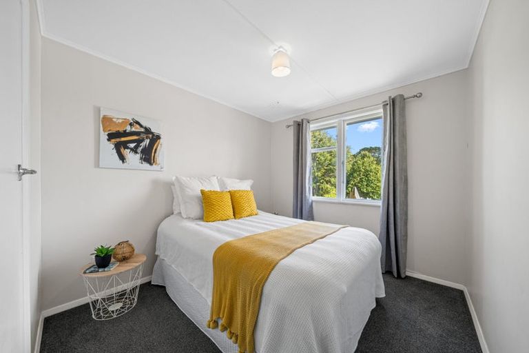 Photo of property in 21 Dorset Grove, Cannons Creek, Porirua, 5024