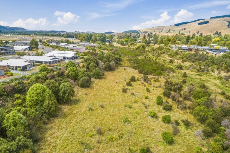 Photo of property in 135 Lisland Drive, Kinloch, Taupo, 3377