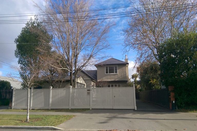 Photo of property in 35 Garreg Road, Fendalton, Christchurch, 8052