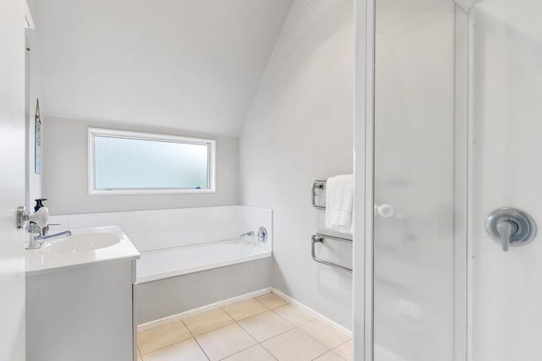 Photo of property in 2/13 Eversleigh Road, Belmont, Auckland, 0622