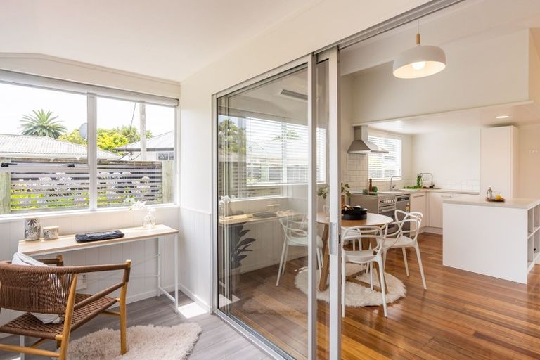 Photo of property in 23 Greenaway Road, Waikanae, 5036