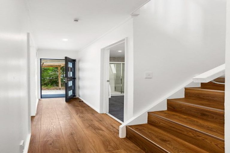 Photo of property in 1/17 Ribblesdale Road, Henderson, Auckland, 0612