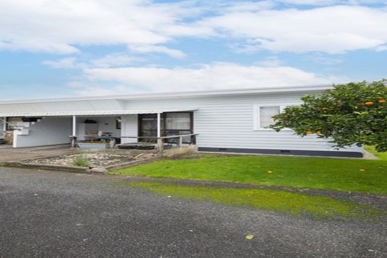 Photo of property in Orange Grove Flats, 2/549 Childers Road, Te Hapara, Gisborne, 4010