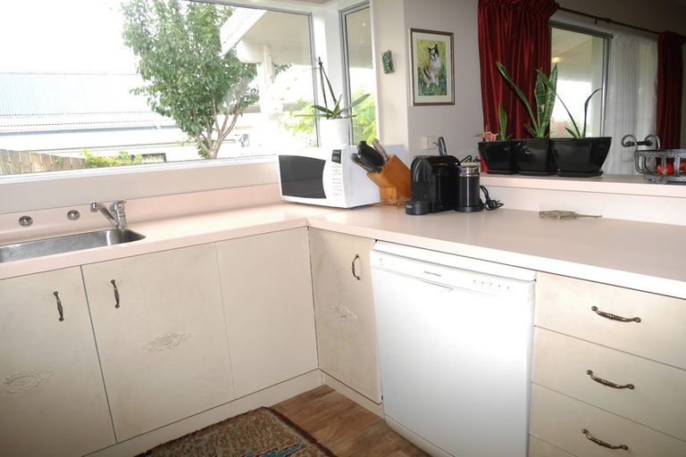 Photo of property in 38 Rosewood Place, Paraparaumu, 5032