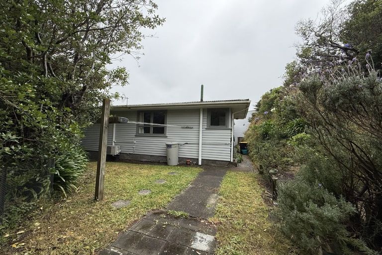 Photo of property in 13 Jane Grove, Paparangi, Wellington, 6037