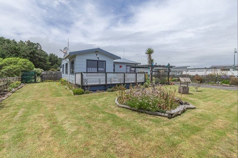 Photo of property in 29 Barling Street, Himatangi Beach, Foxton, 4891