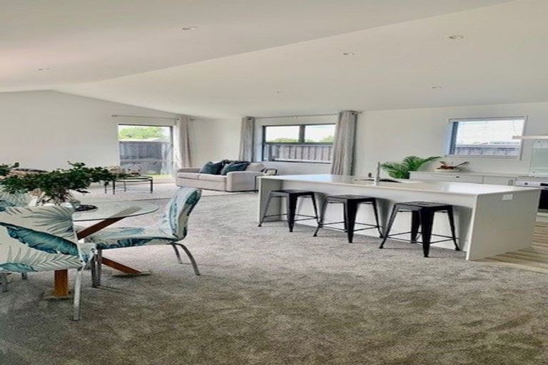 Photo of property in 10 Mccahon Drive, Rangiora, 7400