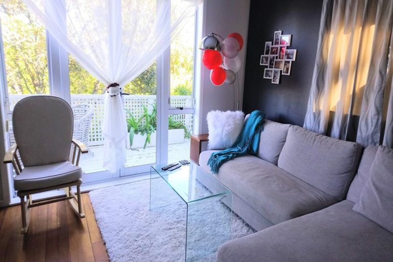 Photo of property in 2/80 Seaview Road, Castor Bay, Auckland, 0620