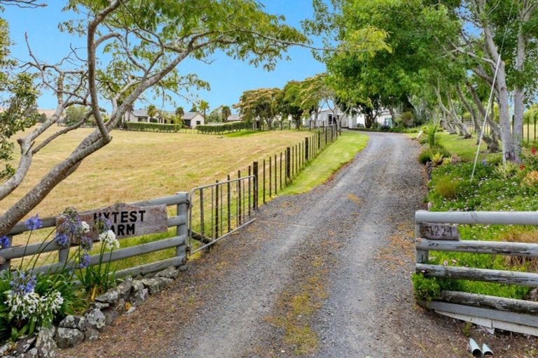 Photo of property in 1224 State Highway 16, Waimauku, 0883