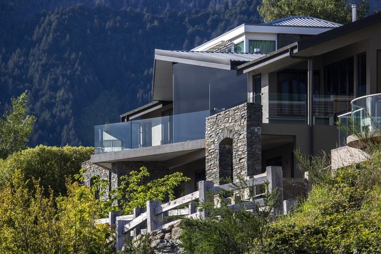 Photo of property in 37 Belfast Terrace, Queenstown, 9300