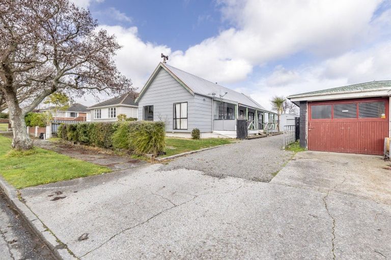 Photo of property in 4 Ngarimu Street, Roslyn, Palmerston North, 4414