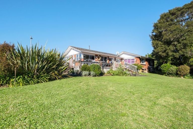 Photo of property in 65 Edgewater Drive, Pakuranga, Auckland, 2010