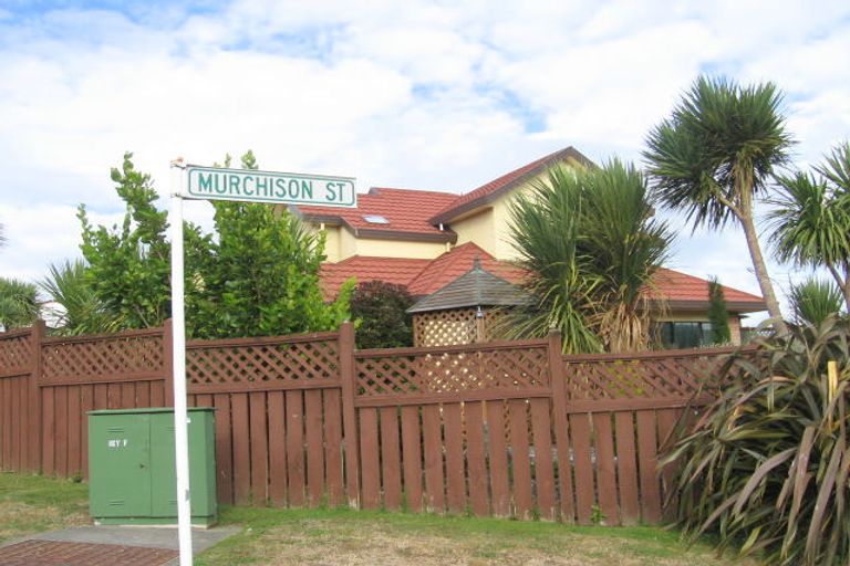 Photo of property in 1 Murchison Street, Island Bay, Wellington, 6023