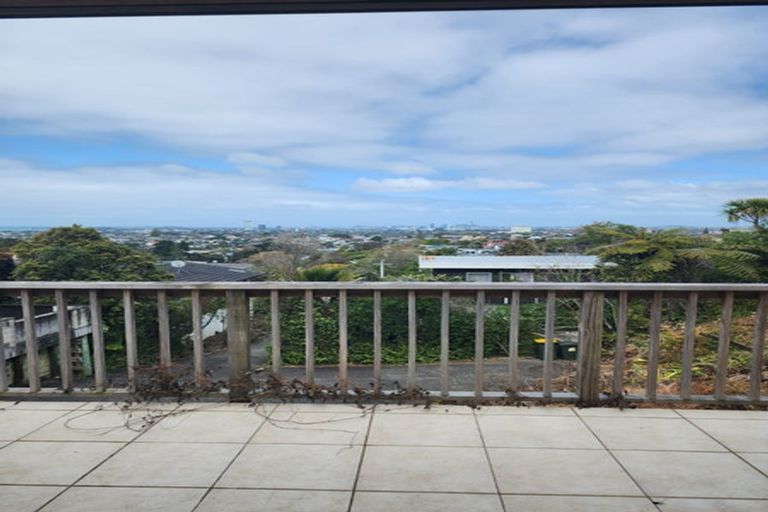 Photo of property in 21a Parr Terrace, Castor Bay, Auckland, 0620