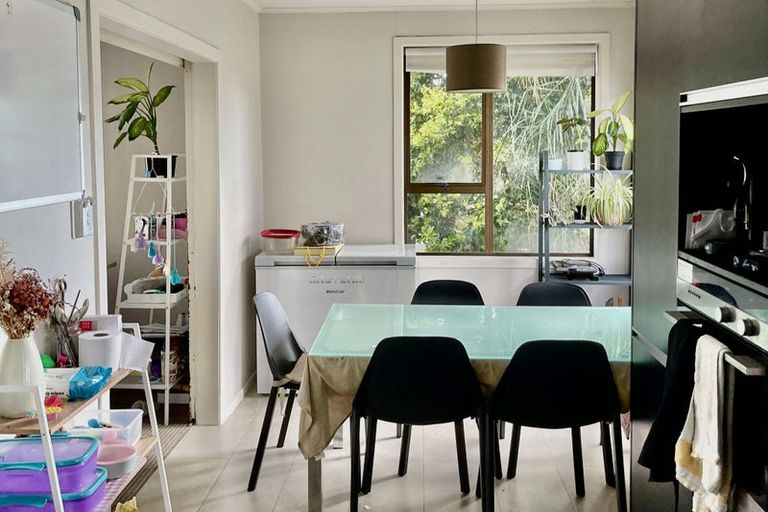 Photo of property in 43 Renata Crescent, Te Atatu Peninsula, Auckland, 0610