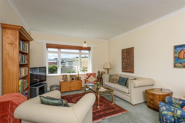 Photo of property in 4 Ferry Street, Seatoun, Wellington, 6022