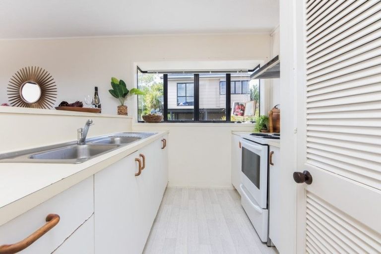 Photo of property in 2/77 Stanley Road, Glenfield, Auckland, 0629