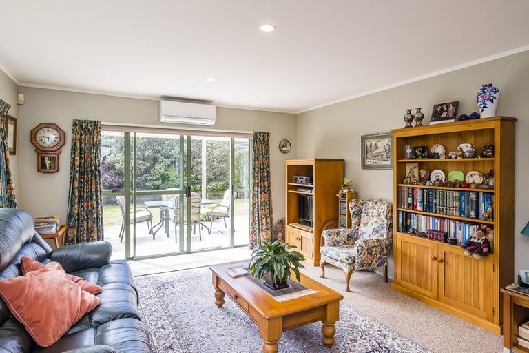 Photo of property in 15 Beachwater Grove, Paraparaumu Beach, Paraparaumu, 5032